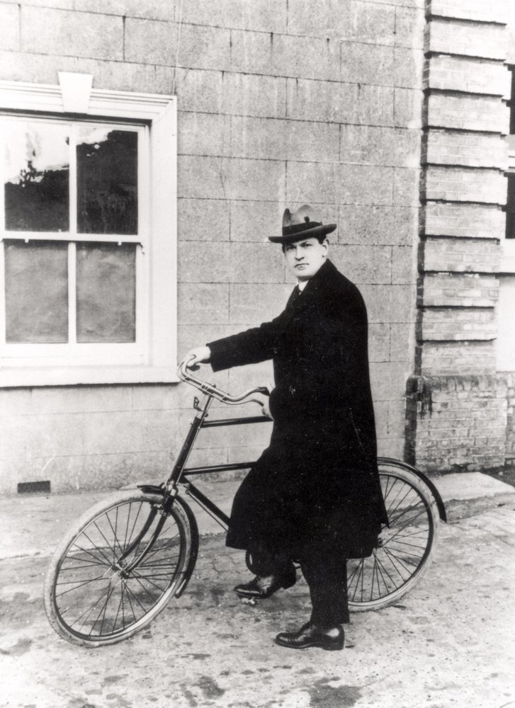 マイケルコリンズ（1870-1922）と彼の有名な自転車